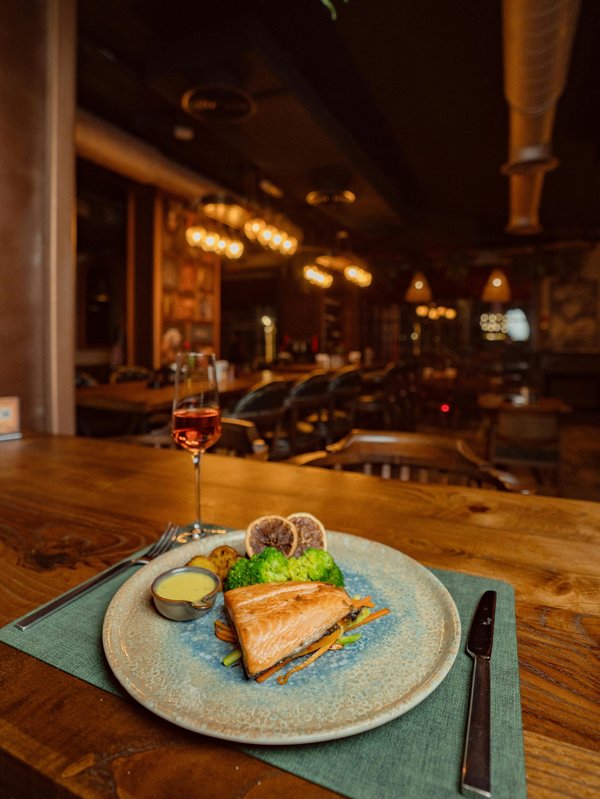 Quel vin choisir avec du saumon en papillotes ?